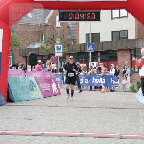 10.05.2026 - 8. Wedeler Halbmarathon Yannick Fuchs http://msf.ph/oto/9737146 10.05.2026 12:49:47 Ziel 0, 09, 50, 832, 832, 2171 meine-sportfotos.de