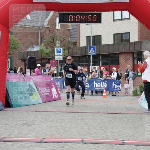 10.05.2026 - 8. Wedeler Halbmarathon Yannick Fuchs http://msf.ph/oto/9737147 10.05.2026 12:49:47 Ziel 0, 09, 50, 832, 2171, 832, 2171 meine-sportfotos.de