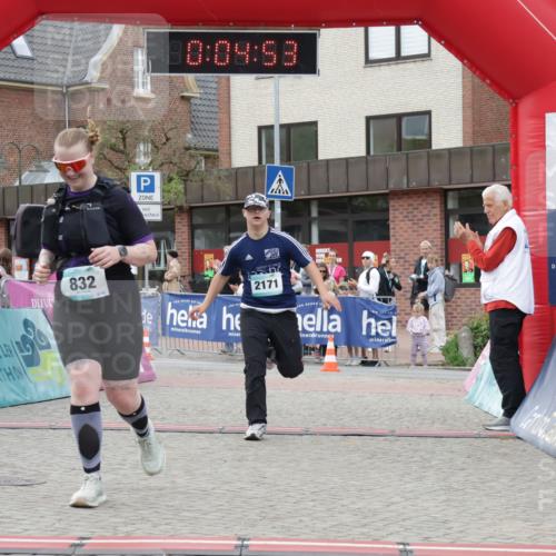 10.05.2026 - 8. Wedeler Halbmarathon Yannick Fuchs http://msf.ph/oto/9737153 10.05.2026 12:49:49 Ziel 832, 66, 0, 09, 53, 2171, 832, 2171 meine-sportfotos.de
