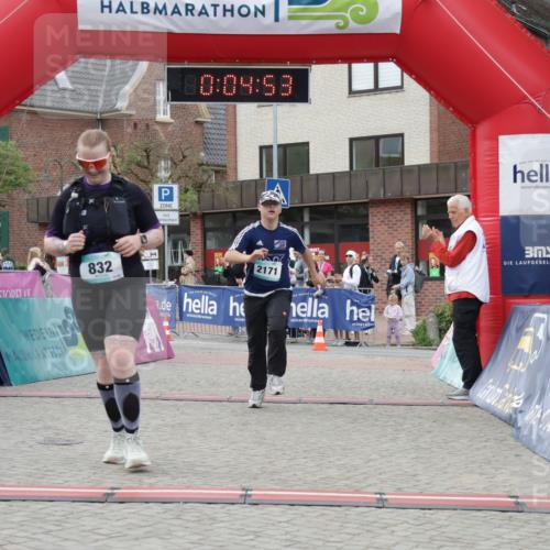 10.05.2026 - 8. Wedeler Halbmarathon Yannick Fuchs http://msf.ph/oto/9737154 10.05.2026 12:49:49 Ziel 4, 180, 09, 53, 832, 2171, 832, 2171 meine-sportfotos.de