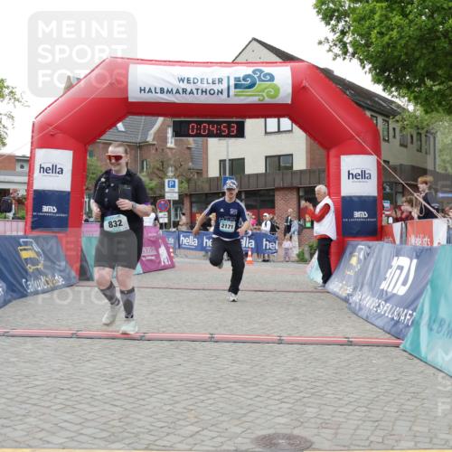 10.05.2026 - 8. Wedeler Halbmarathon Yannick Fuchs http://msf.ph/oto/9737156 10.05.2026 12:49:50 Ziel 30, 832, 10, 09, 53, 2171, 3, 832, 2171 meine-sportfotos.de