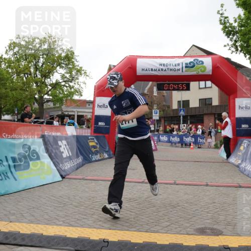10.05.2026 - 8. Wedeler Halbmarathon Yannick Fuchs http://msf.ph/oto/9737159 10.05.2026 12:49:51 Ziel 4414, 4164, 11644, 4434, 2171, 30, 0, 04, 55, 3, 832, 2171 meine-sportfotos.de