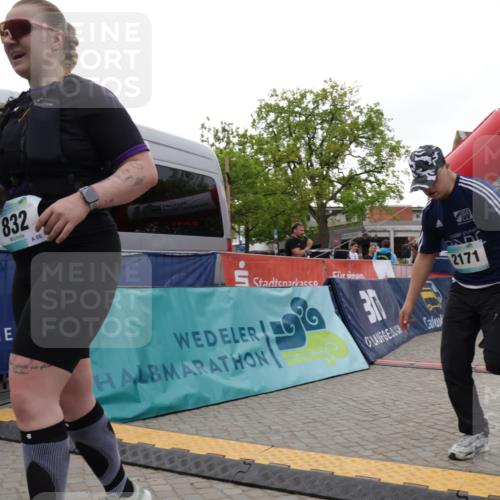 10.05.2026 - 8. Wedeler Halbmarathon Yannick Fuchs http://msf.ph/oto/9737160 10.05.2026 12:49:52 Ziel 832, 66, 22, 46, 0, 0, 04, 59, 30, 2171, 832, 2171 meine-sportfotos.de