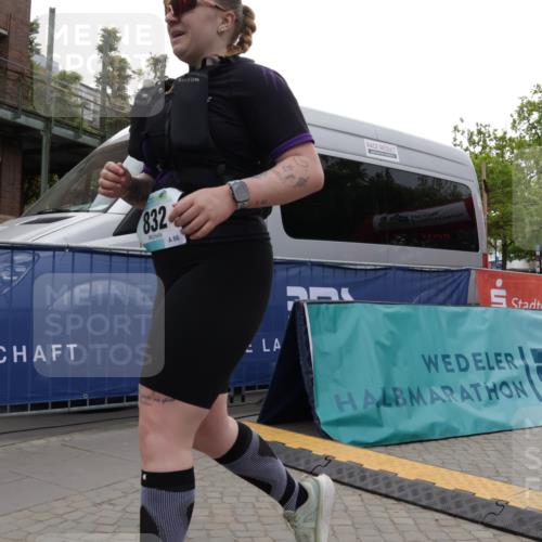 10.05.2026 - 8. Wedeler Halbmarathon Yannick Fuchs http://msf.ph/oto/9737161 10.05.2026 12:49:52 Ziel 832, 66, 22, 40, 0, 30, 832, 2171 meine-sportfotos.de