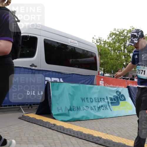 10.05.2026 - 8. Wedeler Halbmarathon Yannick Fuchs http://msf.ph/oto/9737162 10.05.2026 12:49:52 Ziel 66, 2171, 832, 2171 meine-sportfotos.de