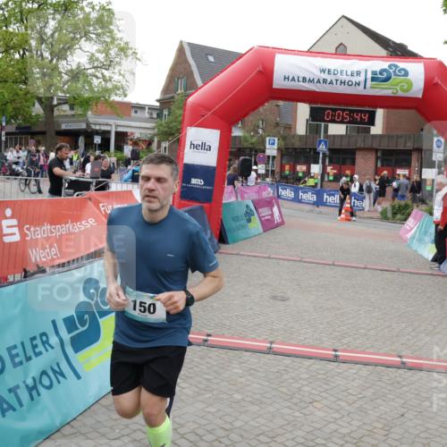 10.05.2026 - 8. Wedeler Halbmarathon Yannick Fuchs http://msf.ph/oto/9737176 10.05.2026 12:50:40 Ziel 20, 0, 0, 05, 44, 150, 150 meine-sportfotos.de