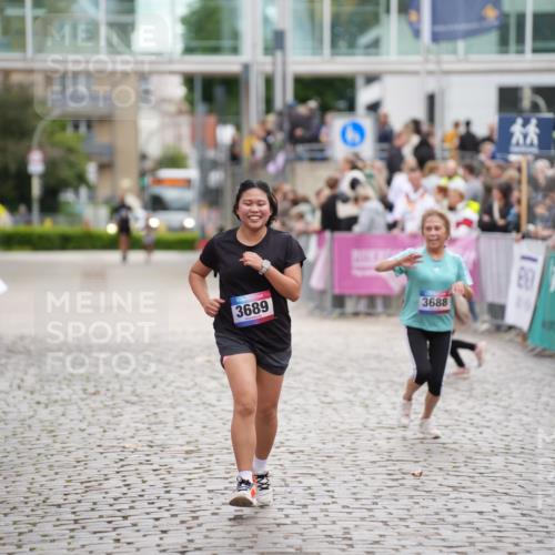 12.06.2026 - Holstenköstenlauf LAZAROV Photography http://msf.ph/oto/9737209 12.06.2026 18:12:29 Laufen 3688, 3689 meine-sportfotos.de
