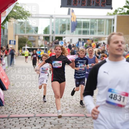12.06.2026 - Holstenköstenlauf LAZAROV Photography http://msf.ph/oto/9737375 12.06.2026 18:07:41 Laufen 3323, 3852, 3853, 4072, 4493, 4529 meine-sportfotos.de