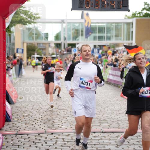 12.06.2026 - Holstenköstenlauf LAZAROV Photography http://msf.ph/oto/9737377 12.06.2026 18:07:39 Laufen 3323, 3852, 3853, 4072, 4529 meine-sportfotos.de