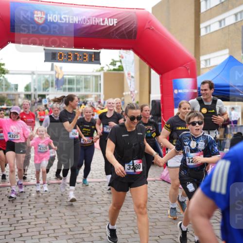 12.06.2026 - Holstenköstenlauf LAZAROV Photography http://msf.ph/oto/9737389 12.06.2026 18:07:30 Laufen 3280, 3281, 3685, 3981, 3983, 4325, 4326, 4496, 4707, 4793 meine-sportfotos.de