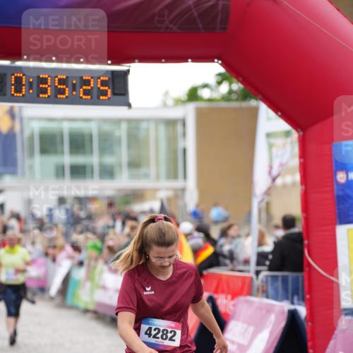 12.06.2026 - Holstenköstenlauf LAZAROV Photography http://msf.ph/oto/9737515 12.06.2026 18:05:23 Laufen 3770, 4282 meine-sportfotos.de