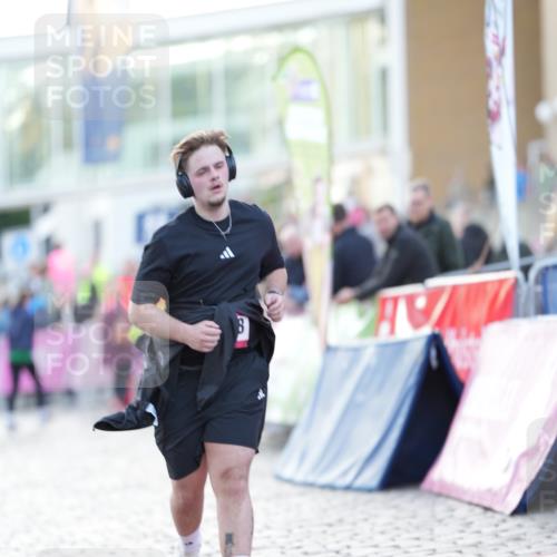 12.06.2026 - Holstenköstenlauf LAZAROV Photography http://msf.ph/oto/9737617 12.06.2026 20:21:33 Laufen 4708 meine-sportfotos.de