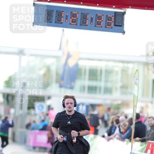 12.06.2026 - Holstenköstenlauf LAZAROV Photography http://msf.ph/oto/9737620 12.06.2026 20:21:32 Laufen 4708 meine-sportfotos.de