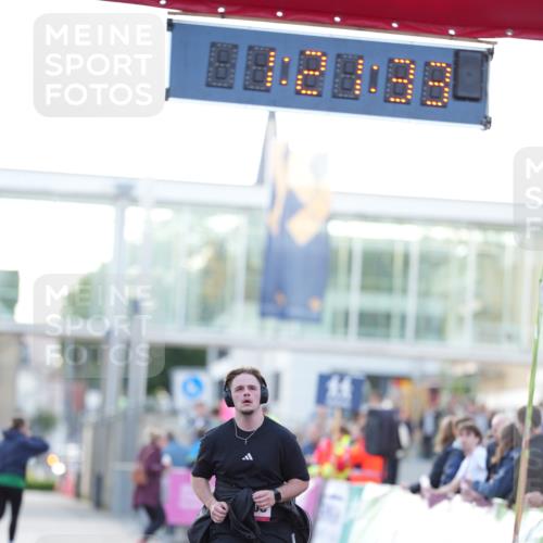 12.06.2026 - Holstenköstenlauf LAZAROV Photography http://msf.ph/oto/9737622 12.06.2026 20:21:31 Laufen 4708 meine-sportfotos.de