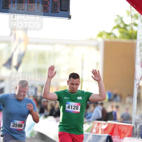 12.06.2026 - Holstenköstenlauf LAZAROV Photography http://msf.ph/oto/9737736 12.06.2026 20:15:35 Laufen 3596, 3598, 4128 meine-sportfotos.de