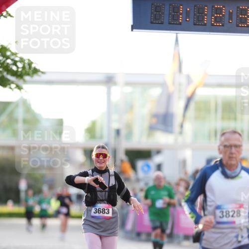 12.06.2026 - Holstenköstenlauf LAZAROV Photography http://msf.ph/oto/9737836 12.06.2026 20:12:36 Laufen 3683, 3828, 4150 meine-sportfotos.de