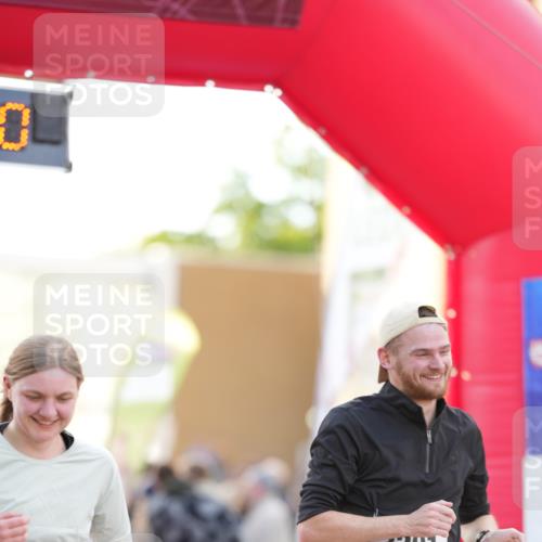 12.06.2026 - Holstenköstenlauf LAZAROV Photography http://msf.ph/oto/9737844 12.06.2026 20:12:29 Laufen 3201, 3204 meine-sportfotos.de