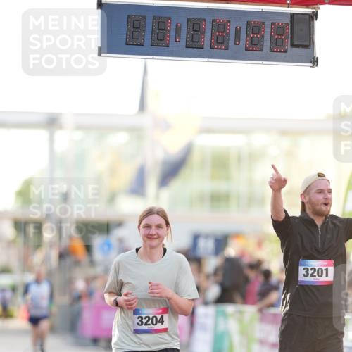 12.06.2026 - Holstenköstenlauf LAZAROV Photography http://msf.ph/oto/9737847 12.06.2026 20:12:27 Laufen 3140, 3201, 3204 meine-sportfotos.de