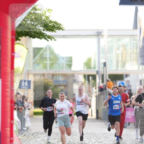 12.06.2026 - Holstenköstenlauf LAZAROV Photography http://msf.ph/oto/9737887 12.06.2026 20:11:39 Laufen 4429, 4433, 4657 meine-sportfotos.de