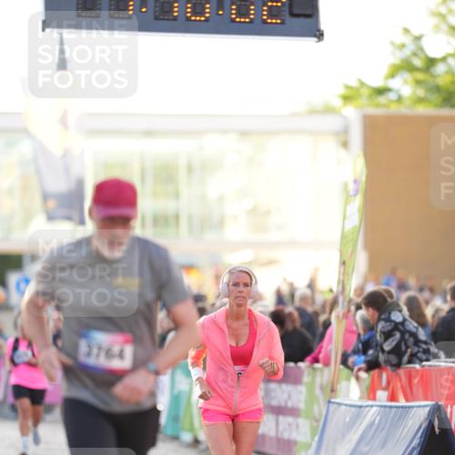 12.06.2026 - Holstenköstenlauf LAZAROV Photography http://msf.ph/oto/9737944 12.06.2026 20:10:01 Laufen 3163, 3764, 4355, 4386, 4401 meine-sportfotos.de