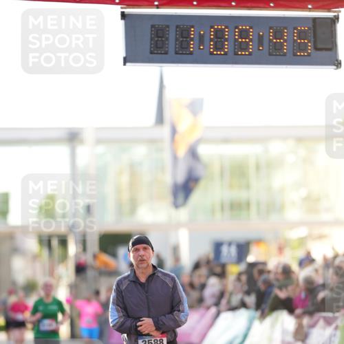 12.06.2026 - Holstenköstenlauf LAZAROV Photography http://msf.ph/oto/9737968 12.06.2026 20:09:45 Laufen 3516, 3588 meine-sportfotos.de
