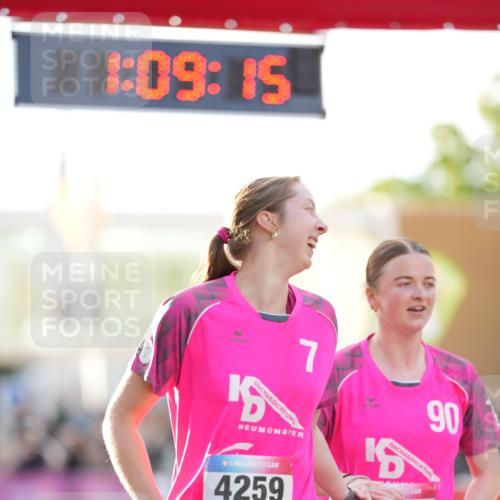 12.06.2026 - Holstenköstenlauf LAZAROV Photography http://msf.ph/oto/9737997 12.06.2026 20:09:14 Laufen 3267, 3574, 3575, 4256, 4259 meine-sportfotos.de
