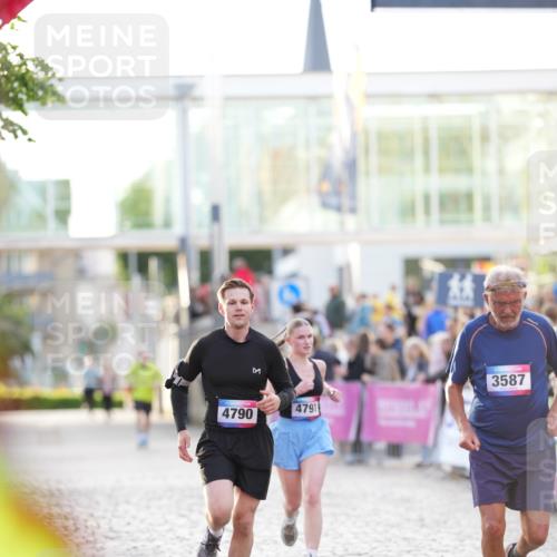 12.06.2026 - Holstenköstenlauf LAZAROV Photography http://msf.ph/oto/9738051 12.06.2026 20:08:00 Laufen 3587, 4120, 4586, 4790, 4791 meine-sportfotos.de