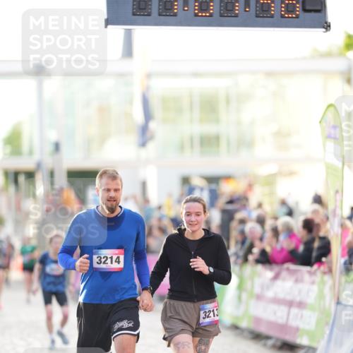 12.06.2026 - Holstenköstenlauf LAZAROV Photography http://msf.ph/oto/9738065 12.06.2026 20:07:45 Laufen 3213, 3214 meine-sportfotos.de