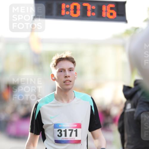 12.06.2026 - Holstenköstenlauf LAZAROV Photography http://msf.ph/oto/9738087 12.06.2026 20:07:15 Laufen 3171, 4125, 4129, 4153 meine-sportfotos.de
