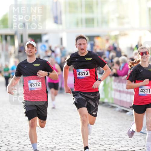 12.06.2026 - Holstenköstenlauf LAZAROV Photography http://msf.ph/oto/9738111 12.06.2026 20:06:47 Laufen 4311, 4312, 4313 meine-sportfotos.de