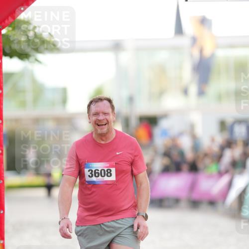 12.06.2026 - Holstenköstenlauf LAZAROV Photography http://msf.ph/oto/9738119 12.06.2026 20:06:20 Laufen 3119, 3608, 3694 meine-sportfotos.de