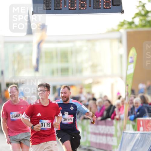 12.06.2026 - Holstenköstenlauf LAZAROV Photography http://msf.ph/oto/9738122 12.06.2026 20:06:18 Laufen 3114, 3119, 3608, 3694 meine-sportfotos.de