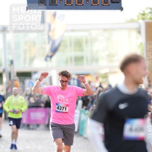 12.06.2026 - Holstenköstenlauf LAZAROV Photography http://msf.ph/oto/9738146 12.06.2026 20:05:59 Laufen 3959, 4371, 4485, 4486 meine-sportfotos.de