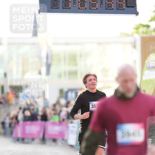 12.06.2026 - Holstenköstenlauf LAZAROV Photography http://msf.ph/oto/9738161 12.06.2026 20:05:43 Laufen 3523, 3945, 4491 meine-sportfotos.de