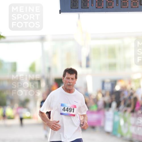 12.06.2026 - Holstenköstenlauf LAZAROV Photography http://msf.ph/oto/9738166 12.06.2026 20:05:37 Laufen 3945, 4491 meine-sportfotos.de