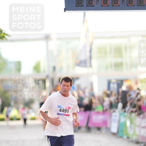 12.06.2026 - Holstenköstenlauf LAZAROV Photography http://msf.ph/oto/9738168 12.06.2026 20:05:37 Laufen 3945, 4491 meine-sportfotos.de