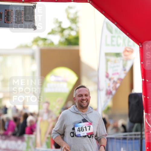 12.06.2026 - Holstenköstenlauf LAZAROV Photography http://msf.ph/oto/9738199 12.06.2026 20:05:00 Laufen 3328, 3330, 4617, 4725 meine-sportfotos.de