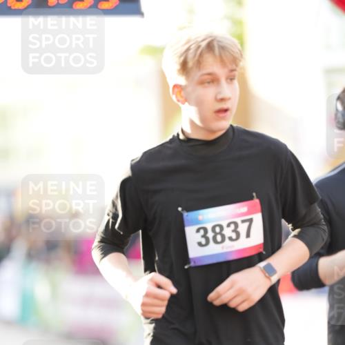 12.06.2026 - Holstenköstenlauf LAZAROV Photography http://msf.ph/oto/9738209 12.06.2026 20:04:54 Laufen 3328, 3330, 3357, 3756, 3837, 4162 meine-sportfotos.de