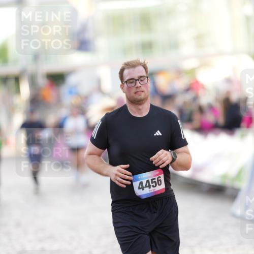 12.06.2026 - Holstenköstenlauf LAZAROV Photography http://msf.ph/oto/9738251 12.06.2026 20:04:14 Laufen 3663, 3957, 4087, 4156, 4456 meine-sportfotos.de