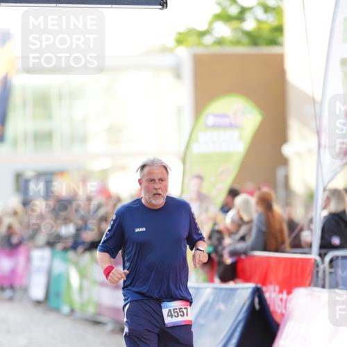 12.06.2026 - Holstenköstenlauf LAZAROV Photography http://msf.ph/oto/9738361 12.06.2026 20:02:36 Laufen 4154, 4155, 4557 meine-sportfotos.de