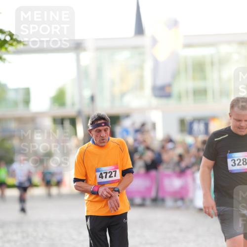 12.06.2026 - Holstenköstenlauf LAZAROV Photography http://msf.ph/oto/9738459 12.06.2026 20:01:02 Laufen 3284, 4439, 4727, 4931 meine-sportfotos.de
