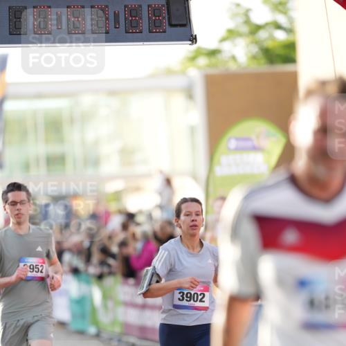 12.06.2026 - Holstenköstenlauf LAZAROV Photography http://msf.ph/oto/9738662 12.06.2026 19:57:58 Laufen 3104, 3534, 3824, 3902, 3952, 4113, 4855, 4856 meine-sportfotos.de