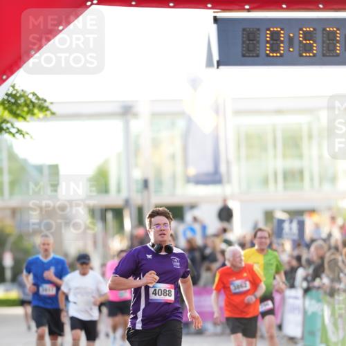 12.06.2026 - Holstenköstenlauf LAZAROV Photography http://msf.ph/oto/9738714 12.06.2026 19:57:14 Laufen 3256, 3344, 3396, 3862, 3911, 3958, 4088, 4189, 4443 meine-sportfotos.de
