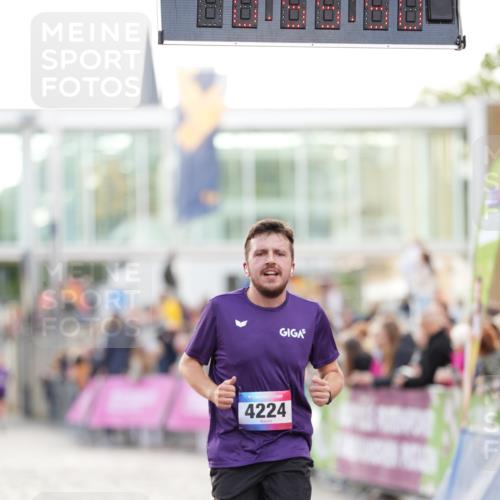 12.06.2026 - Holstenköstenlauf LAZAROV Photography http://msf.ph/oto/9738794 12.06.2026 19:55:49 Laufen 3227, 3305, 3543, 4224, 4383 meine-sportfotos.de