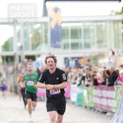 12.06.2026 - Holstenköstenlauf LAZAROV Photography http://msf.ph/oto/9738868 12.06.2026 19:54:47 Laufen 3007, 3053, 4144, 4145, 4551, 4600 meine-sportfotos.de