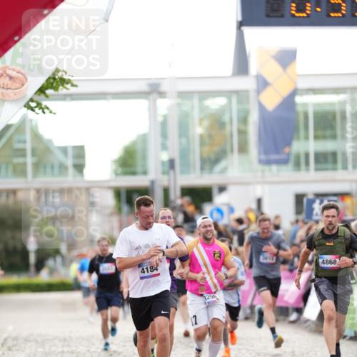 12.06.2026 - Holstenköstenlauf LAZAROV Photography http://msf.ph/oto/9738953 12.06.2026 19:53:30 Laufen 3206, 3455, 3593, 3615, 3759, 4184, 4225, 4425, 4625, 4754 meine-sportfotos.de