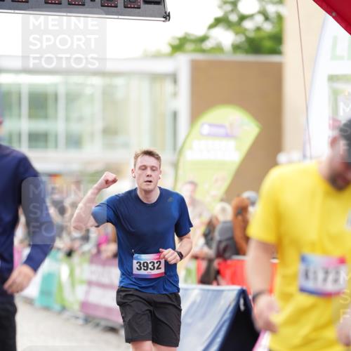 12.06.2026 - Holstenköstenlauf LAZAROV Photography http://msf.ph/oto/9739018 12.06.2026 19:52:34 Laufen 3552, 3698, 3932, 4172, 4378, 4469 meine-sportfotos.de