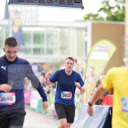 12.06.2026 - Holstenköstenlauf LAZAROV Photography http://msf.ph/oto/9739019 12.06.2026 19:52:34 Laufen 3552, 3698, 3932, 4172, 4378, 4469 meine-sportfotos.de
