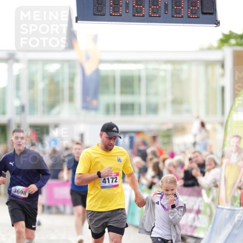 12.06.2026 - Holstenköstenlauf LAZAROV Photography http://msf.ph/oto/9739025 12.06.2026 19:52:31 Laufen 3698, 3932, 4172, 4378 meine-sportfotos.de