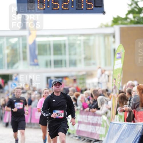 12.06.2026 - Holstenköstenlauf LAZAROV Photography http://msf.ph/oto/9739043 12.06.2026 19:52:14 Laufen 3014, 3456, 3550, 4356 meine-sportfotos.de